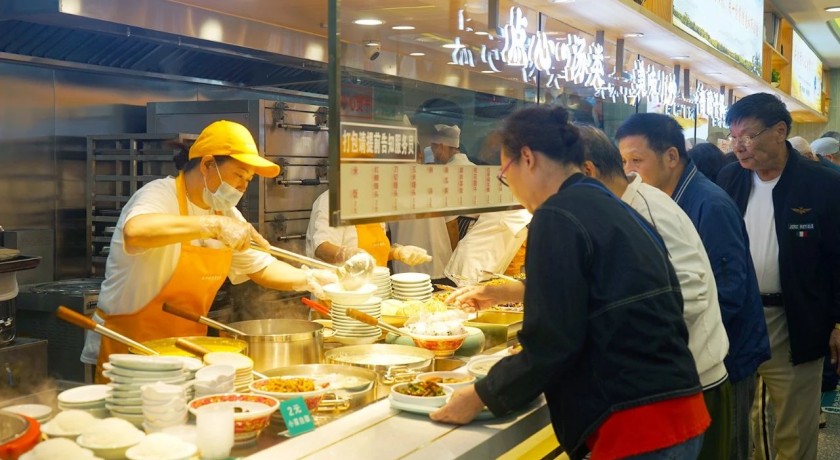 早7晚8,北外滩社区长者食堂首店开业