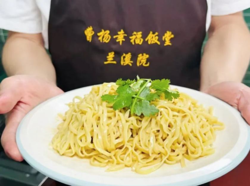 20260716冷面冷馄饨应季上新,社区长者食堂飘出“夏日咪道”!2_副本.png