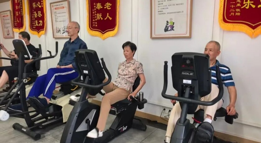 76岁阿婆的晨间“必修课”：从一台AI体测机开始