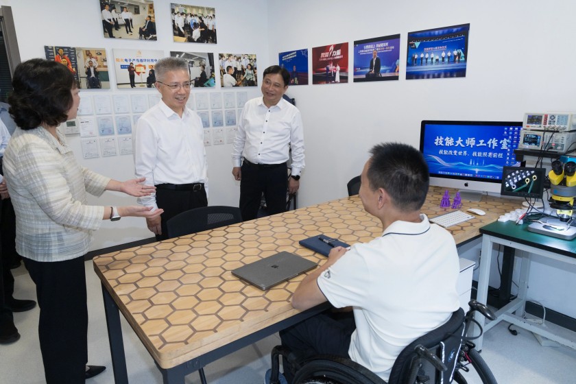用“绣花功夫”一以贯之推进民心工程、办好民生实事!朱忠明调研上海“十五五”民生领域工作3_副本.jpg