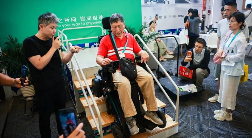 20260605直击上海老博会：银发经济的密码，藏在“悦己”和“尊严”里2_副本.jpg