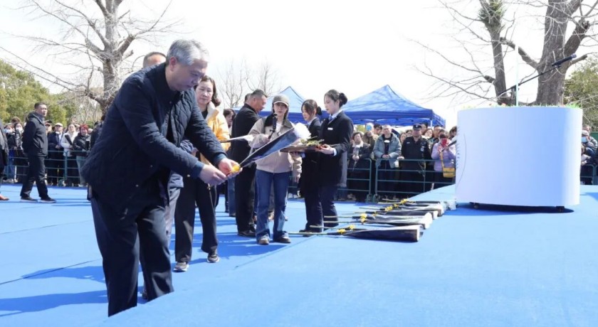 每一片碧波皆可相逢，每一次潮涌皆是思念