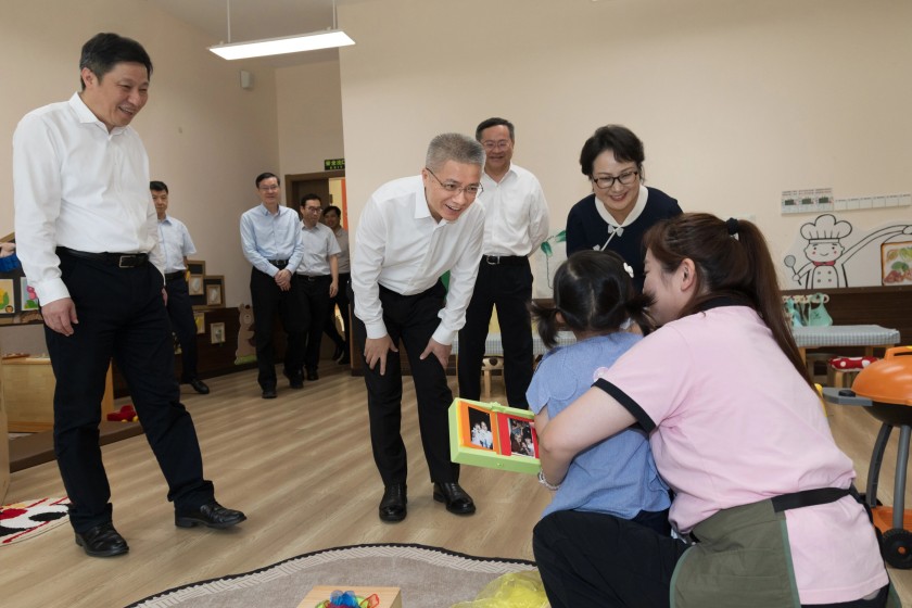 用“绣花功夫”一以贯之推进民心工程、办好民生实事!朱忠明调研上海“十五五”民生领域工作1_副本.jpg