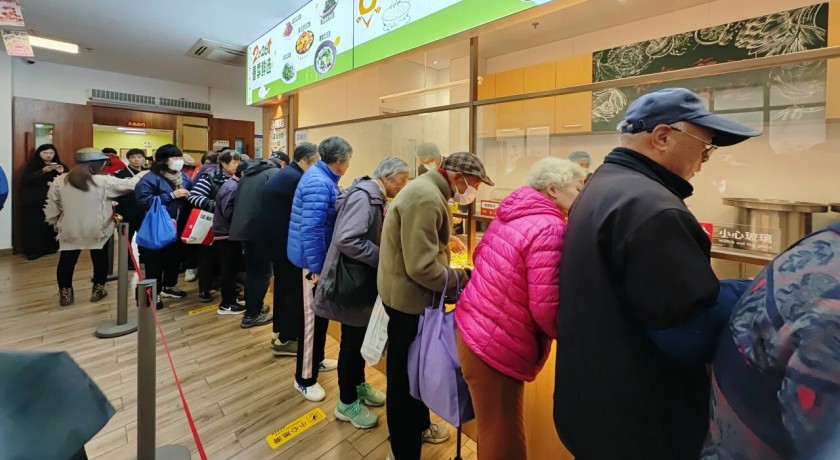 新春开工首日，虹桥街道的爷爷奶奶收到一份“暖心大礼”