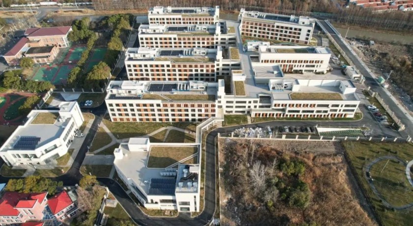 落实对孤残人员等特殊保障对象的全面关怀，市第五社会福利院落成启用