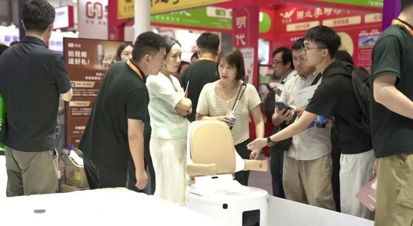 拿起即用，游本昌缘何点赞这款机器人