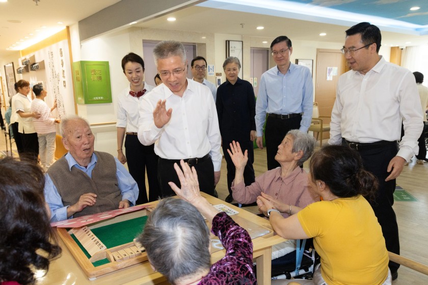 用“绣花功夫”一以贯之推进民心工程、办好民生实事!朱忠明调研上海“十五五”民生领域工作2_副本.jpg