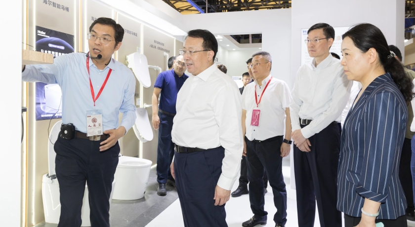 以科技力量提升老年人生活品质！龚正考察上海老博会
