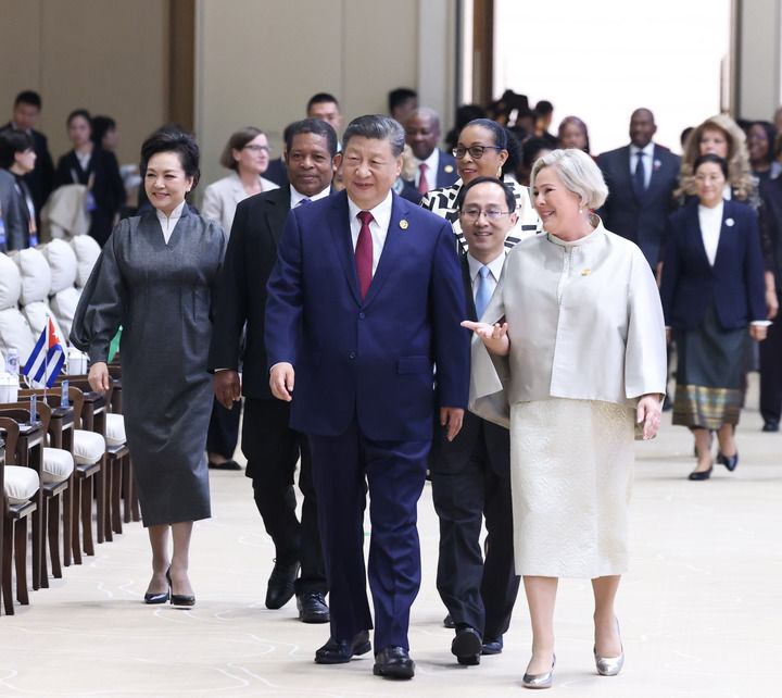 10月13日上午，国家主席习近平在北京国家会议中心出席全球妇女峰会开幕式并发表主旨讲话。新华社记者 刘卫兵 摄.jpg