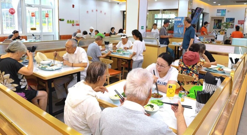 高温来袭，清爽一夏！人人食堂，为啥人人爱去？