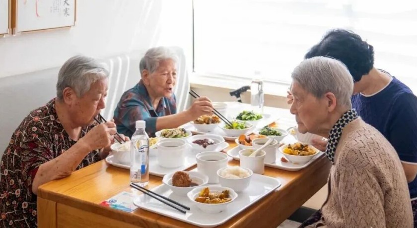 这家社区食堂开在养老院：大锅小灶，不再众口难调