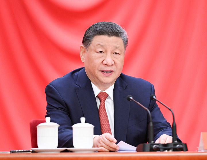 4月28日，庆祝中华全国总工会成立100周年暨全国劳动模范和先进工作者表彰大会在北京人民大会堂隆重举行。中共中央总书记、国家主席、中央军委主席习近平出席大会并发表重要讲话。.jpg