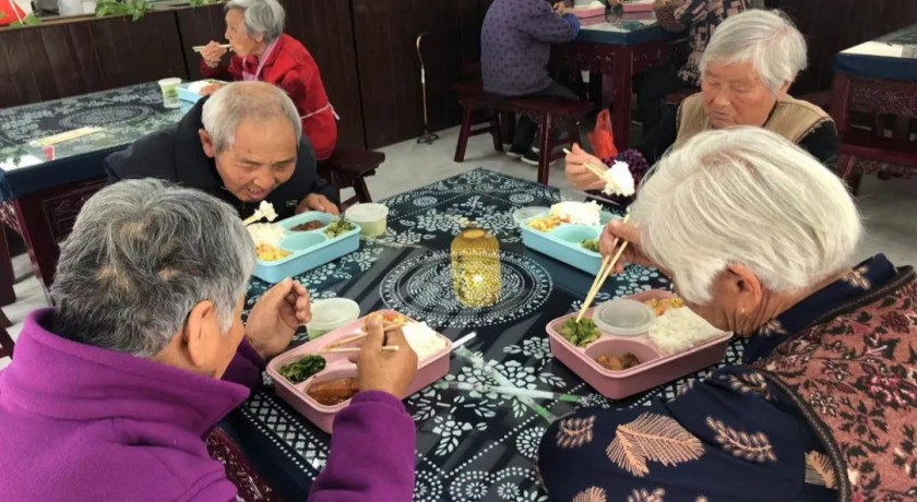 让周边的老年人“食有所依”，崇明今年还将新建3家社区长者食堂