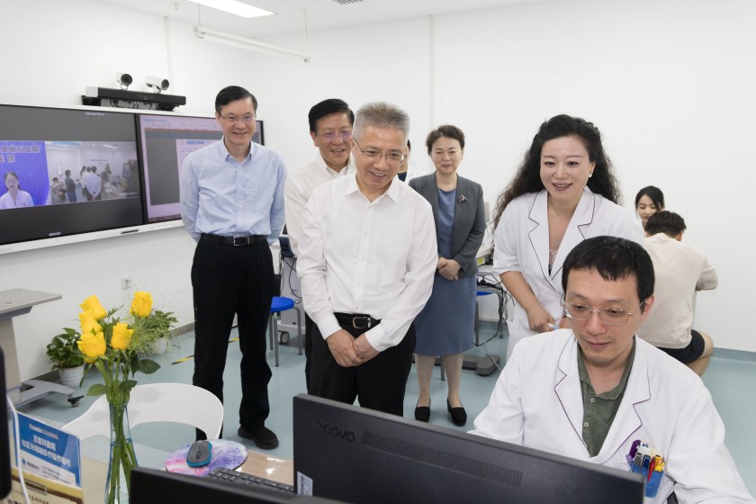 用“绣花功夫”一以贯之推进民心工程、办好民生实事!朱忠明调研上海“十五五”民生领域工作4_副本.jpg