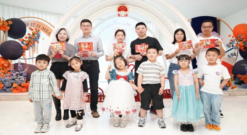 当新人领证遇上“20后”证婚人,杨浦这场颁证仪式太治愈
