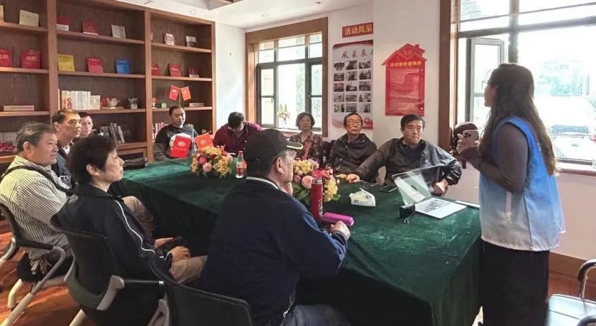 徐汇龙华街道社工站守护“一老一小”的微幸福