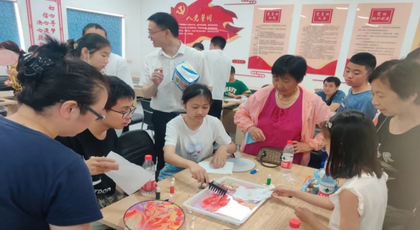 宝山罗店镇有家“宝藏”社工站,链接资源满足多样需求