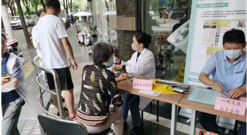 创新服务模式,贴近民生需求,虹口2023年便民服务大篷车开进百姓家门