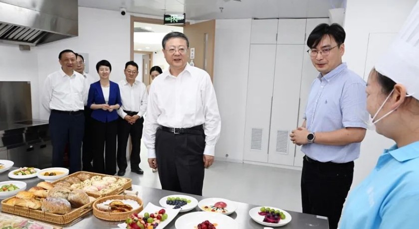 20250627推动家政和养老服务员工制工作走深走实！陈吉宁深入企业调研_副本.jpg
