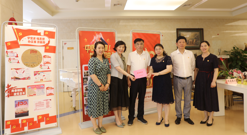 市民政局领导走访慰问奋战高温一线职工