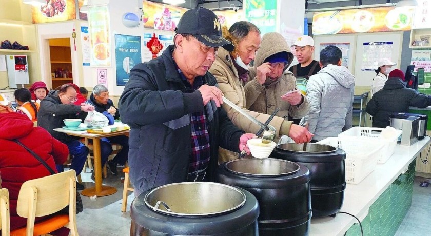 寒潮中，为老年人筑牢温暖防线