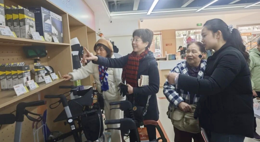 在虹口，遇见“虹彩乐龄”：一场沉浸式体验，解锁养老的幸福密码