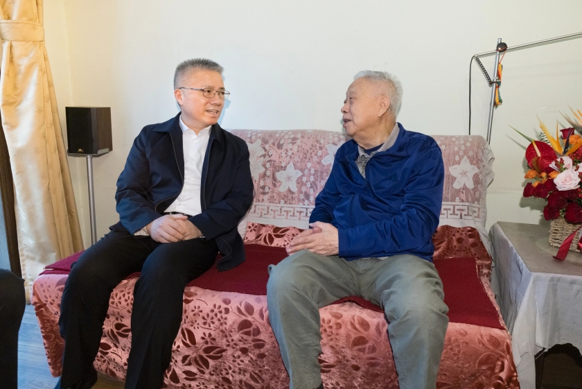 20261016让老年人安享幸福美满晚年！重阳节之际，陈吉宁朱忠明黄莉新胡文容走访慰问，了解为老服务工作3_副本.jpg